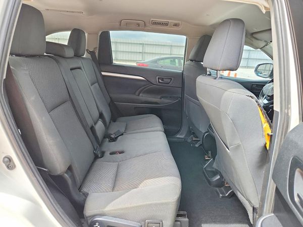2019 TOYOTA HIGHLANDER LE
