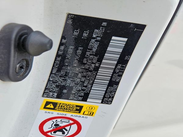 2019 TOYOTA HIGHLANDER LE