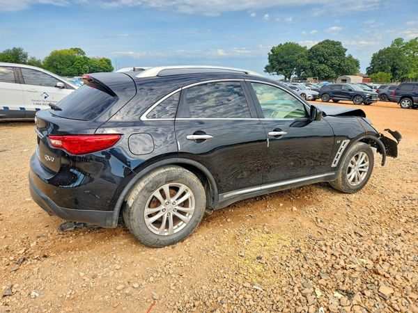 2015 INFINITI QX70