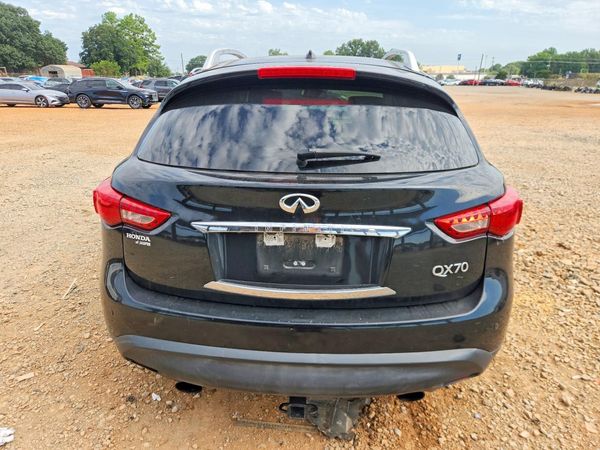 2015 INFINITI QX70