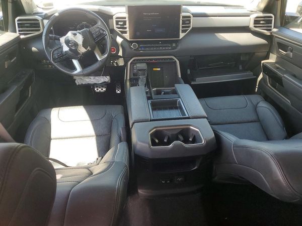 2024 TOYOTA TUNDRA