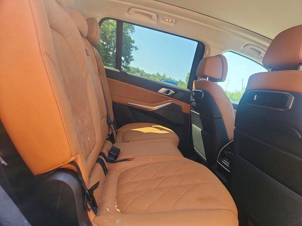 2025 BMW X7