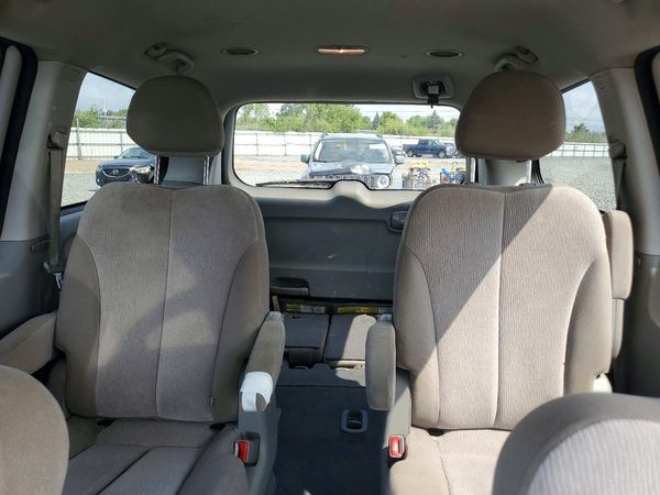 2014 KIA SEDONA GL