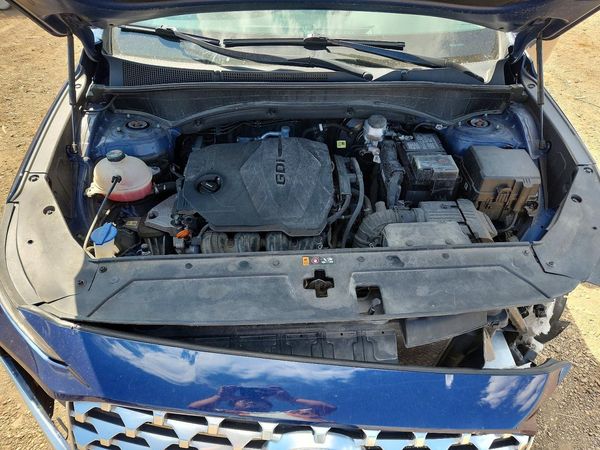 2021 HYUNDAI SANTA FE SEL — Engine bay