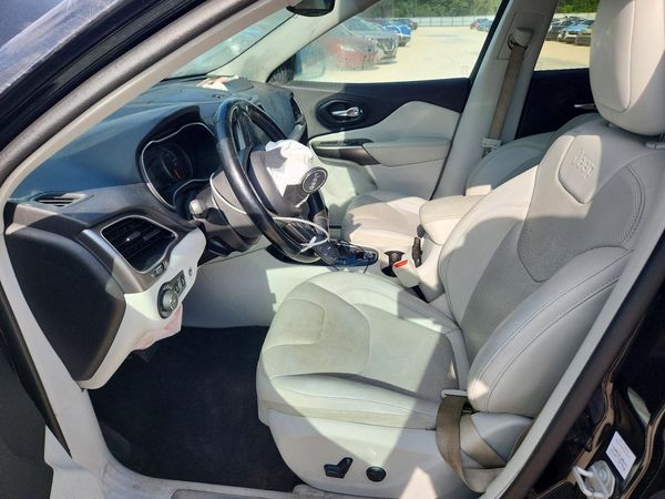 2020 JEEP CHEROKEE Limited — DENT