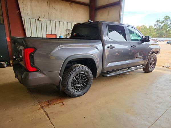 2025 TOYOTA TUNDRA