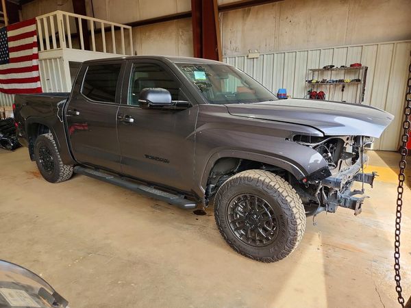 2025 TOYOTA TUNDRA