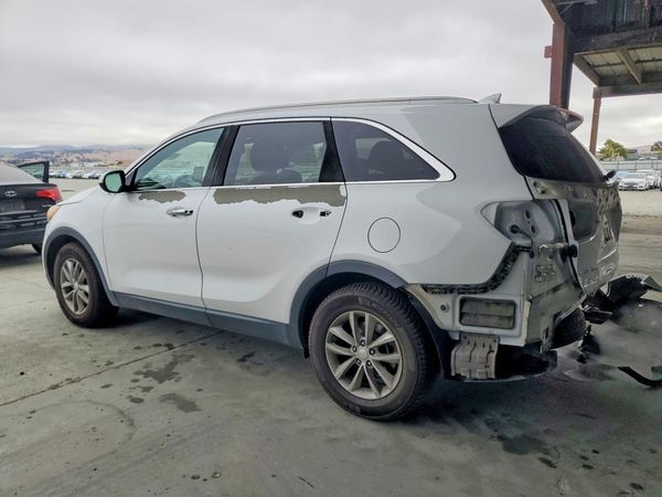 2016 KIA SORENTO L / LX