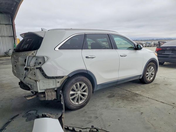 2016 KIA SORENTO L / LX