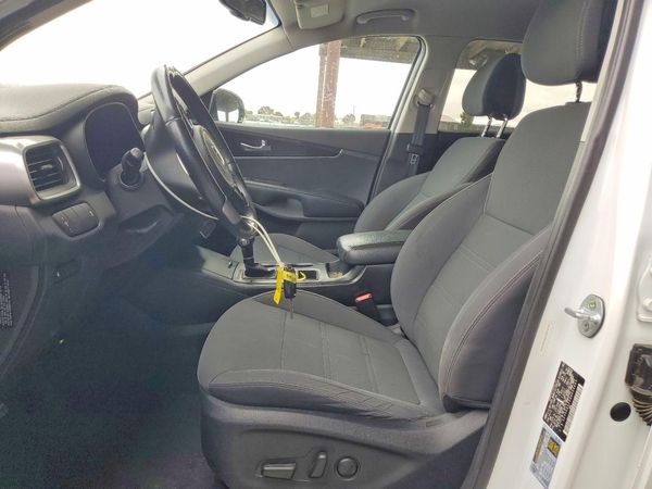 2016 KIA SORENTO L / LX