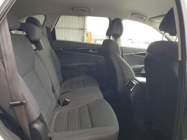 2016 KIA SORENTO L / LX