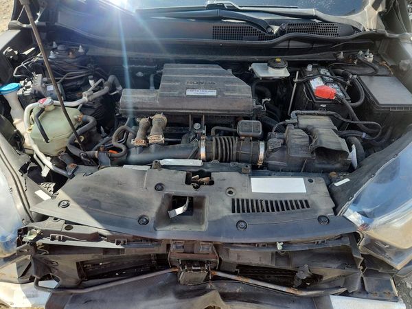 2017 HONDA CRV EX — Engine bay