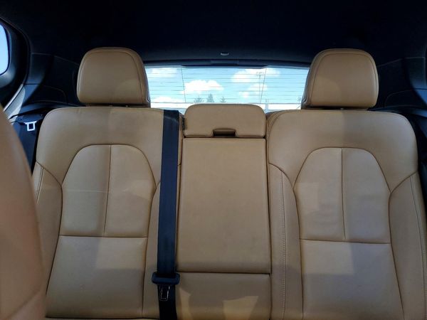 2021 VOLVO XC40