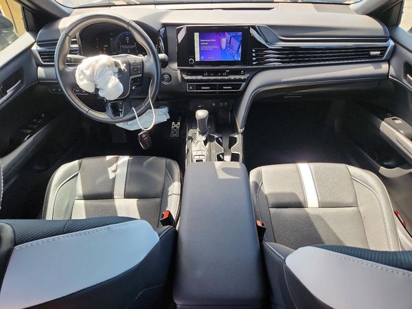 2025 TOYOTA CAMRY