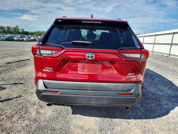 2020 TOYOTA RAV4 XLE HV