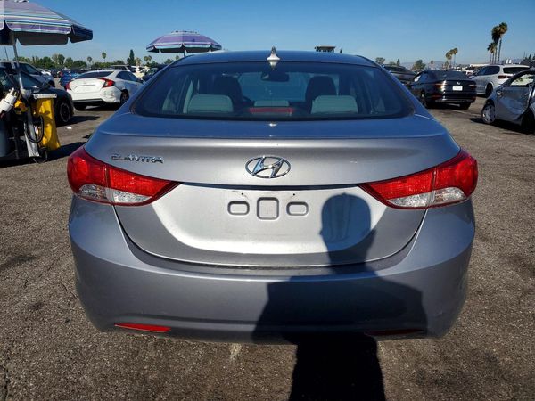 2013 HYUNDAI ELANTRA