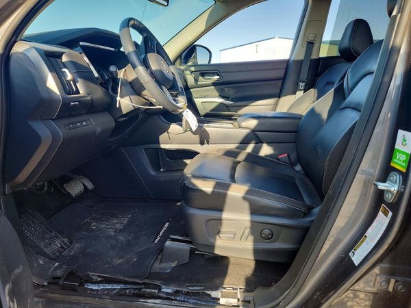 2023 NISSAN PATHFINDER SL