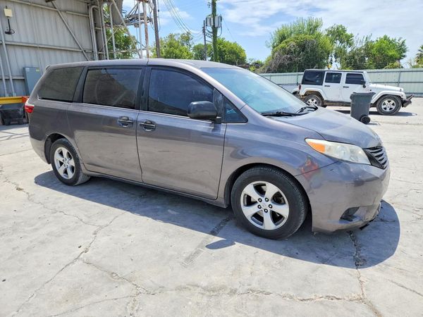 2015 TOYOTA SIENNA