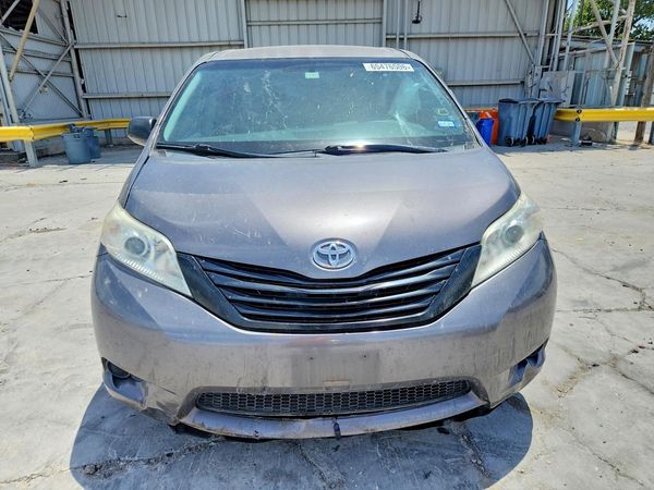 2015 TOYOTA SIENNA
