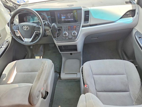 2015 TOYOTA SIENNA