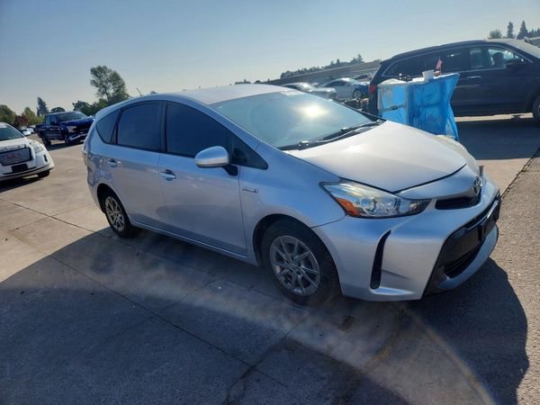 2015 TOYOTA PRIUS V TW — Passenger 3/4