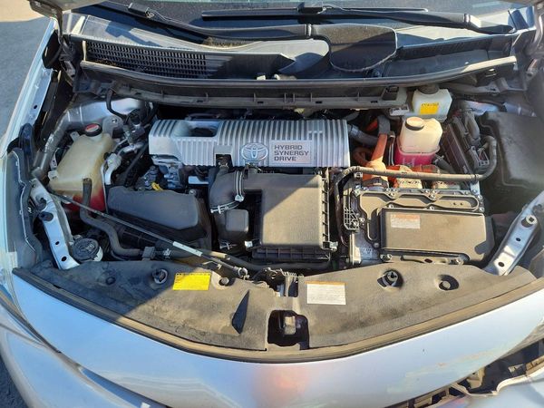 2015 TOYOTA PRIUS V TW — Engine bay