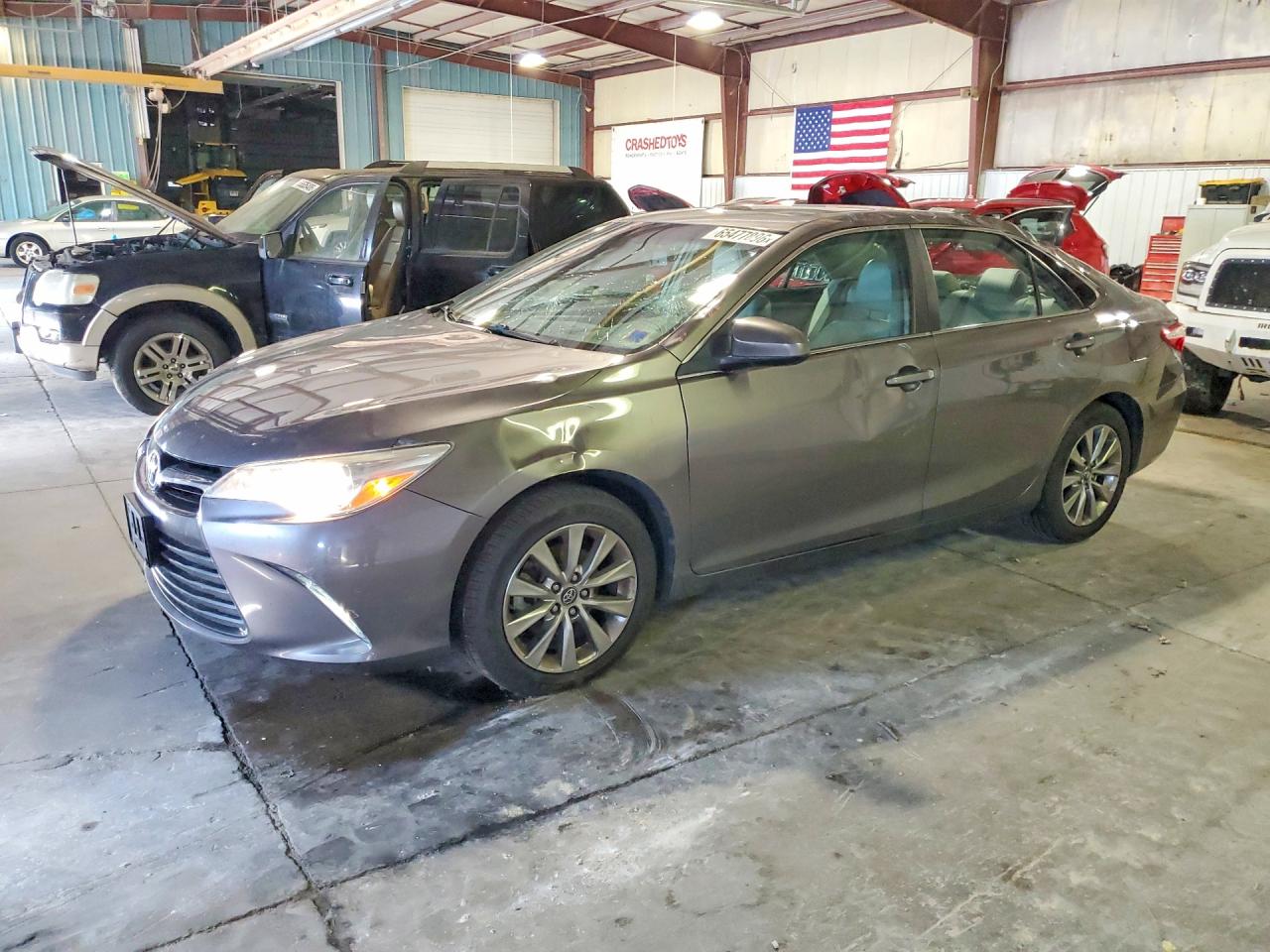 2017 TOYOTA CAMRY LE/SE/XLE/XSE — Front 3/4