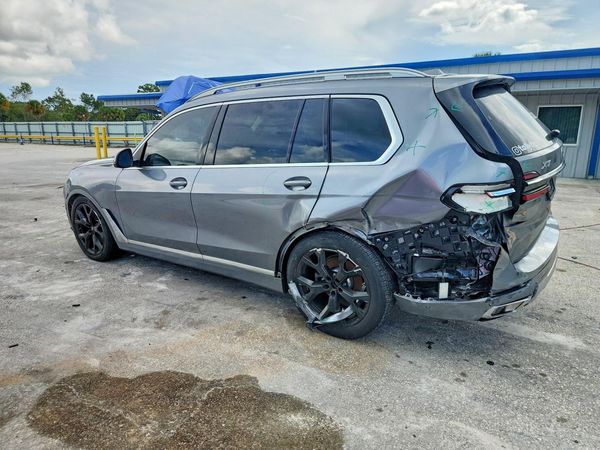 2025 BMW X7