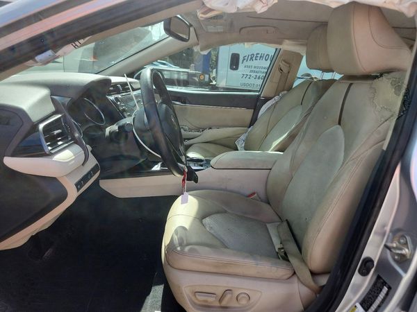 2020 TOYOTA CAMRY XLE