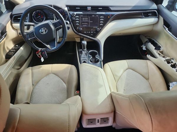 2020 TOYOTA CAMRY XLE