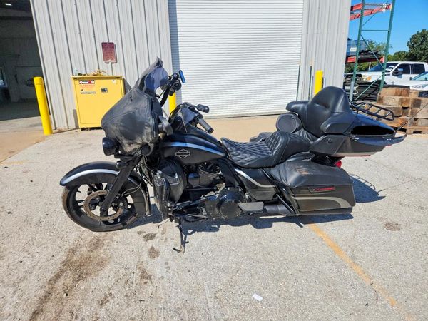 2015 HARLEY-DAVIDSON FLHTCU