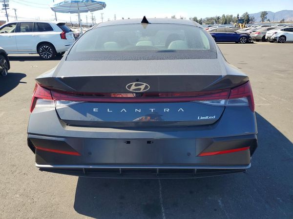 2024 HYUNDAI ELANTRA