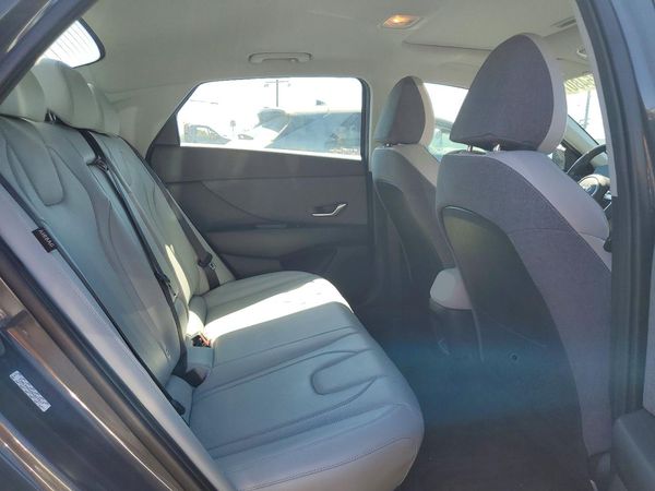 2024 HYUNDAI ELANTRA