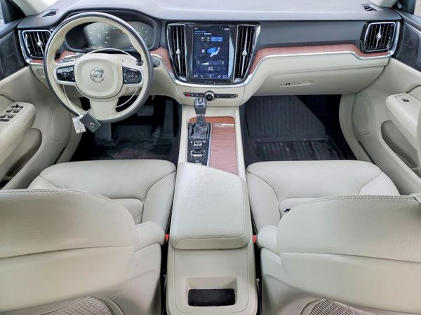 2019 VOLVO S60