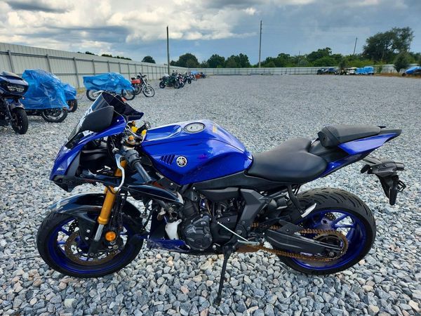 2025 YAMAHA YZFR7