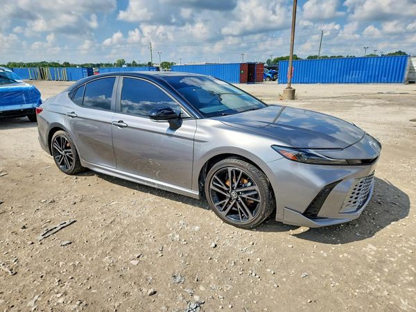 2025 TOYOTA CAMRY — Passenger 3/4