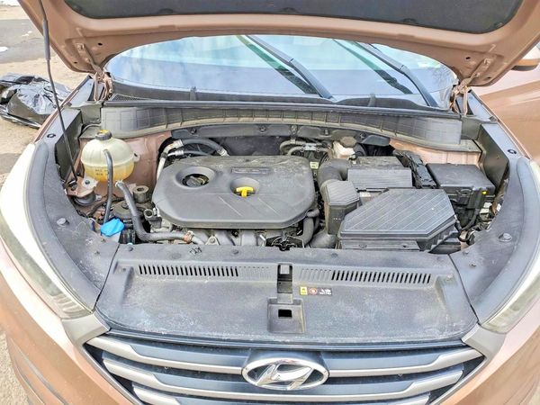 2016 HYUNDAI TUCSON — Engine bay