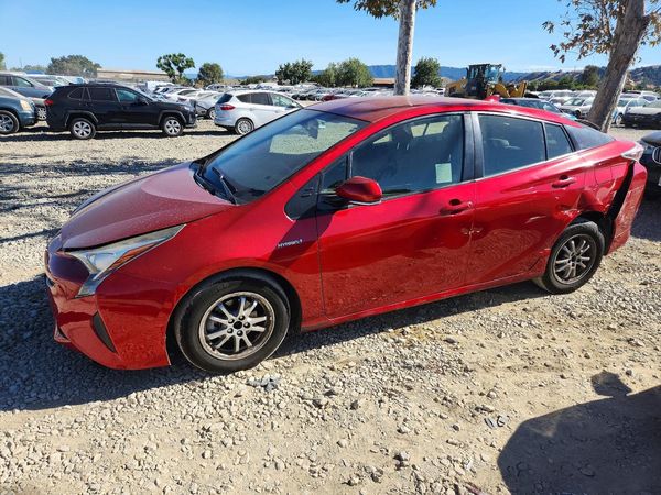 2016 TOYOTA PRIUS