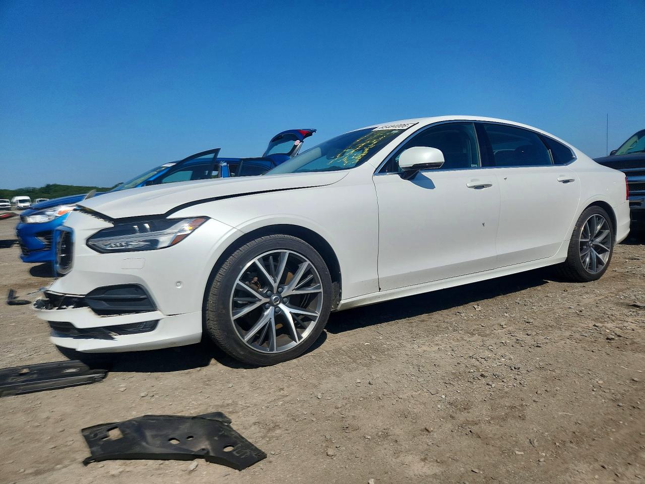 2019 VOLVO S90 Momentum