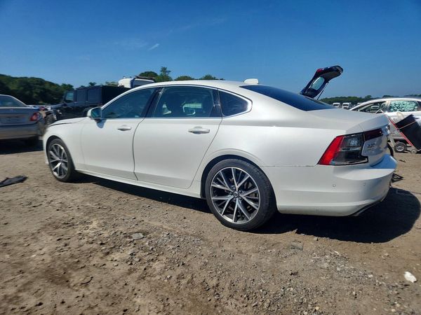 2019 VOLVO S90 Momentum