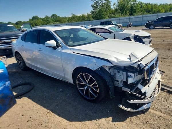2019 VOLVO S90 Momentum