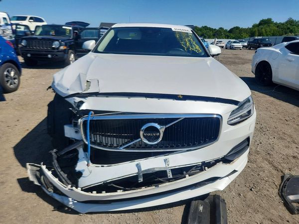 2019 VOLVO S90 Momentum