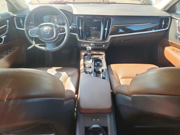 2019 VOLVO S90 Momentum
