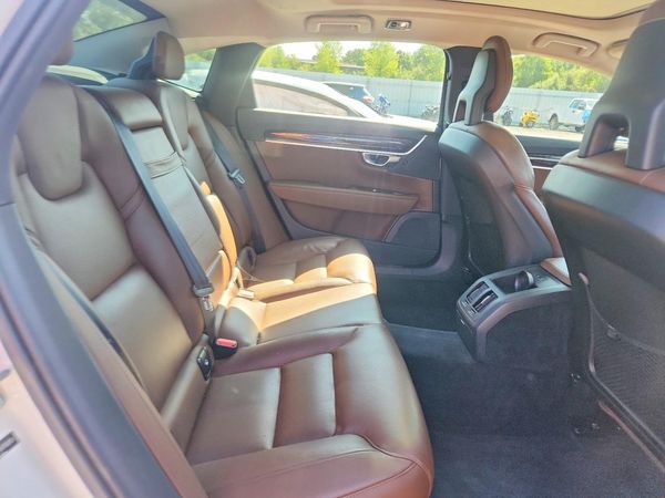 2019 VOLVO S90 Momentum