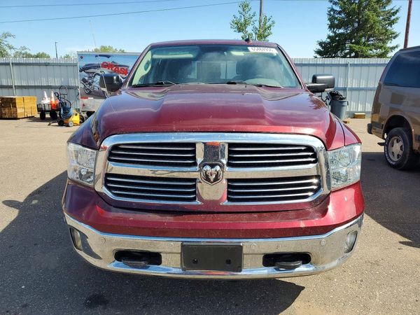 2016 RAM 1500 SLT