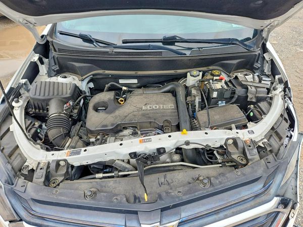2018 CHEVROLET EQUINOX LT (1LT) — Engine bay
