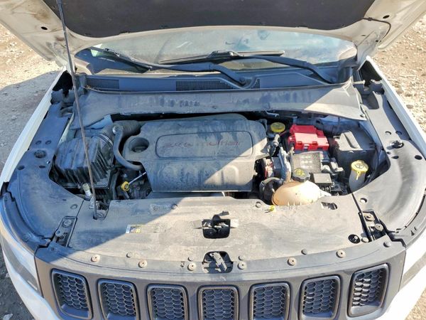 2019 JEEP COMPASS — Engine bay