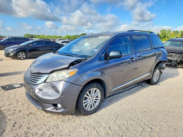 2017 TOYOTA SIENNA