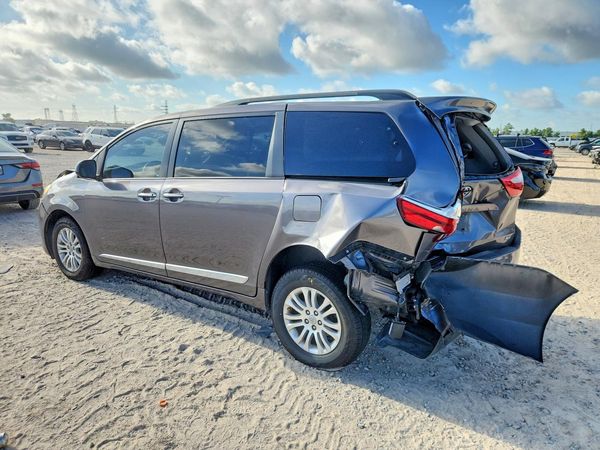 2017 TOYOTA SIENNA