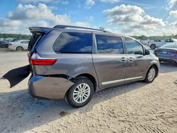 2017 TOYOTA SIENNA